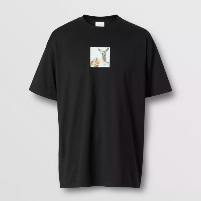 유럽직배송 버버리 남성 디어 프린트 코튼 오버사이즈 티셔츠 블랙 BURBERRY Man Deer Print Cotton Oversized T-shirt 80223691